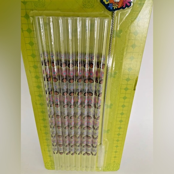 Disney Encanto 9-Piece Reusable Straw Set with Cleaning Brush - Picture 4 of 4